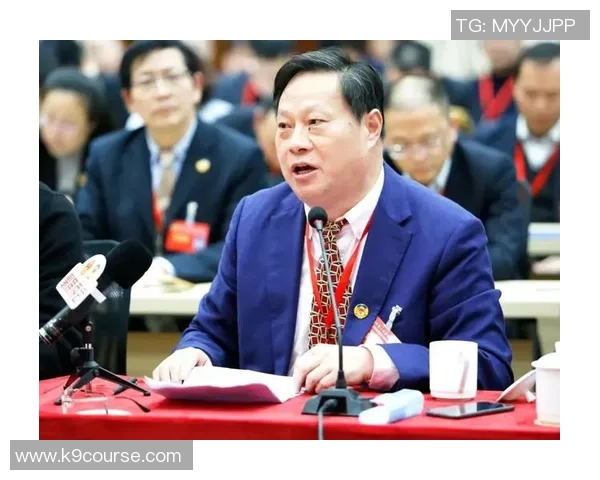 孔帕尼强调面对巴黎需保持积极心态海登海姆展现拼搏精神与出色防守能力